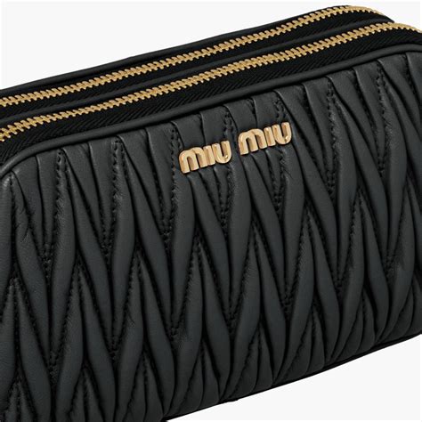 miu miu tasche metelasses welches leder ist das|Miu Miu Handtasche Aus Matelassé.